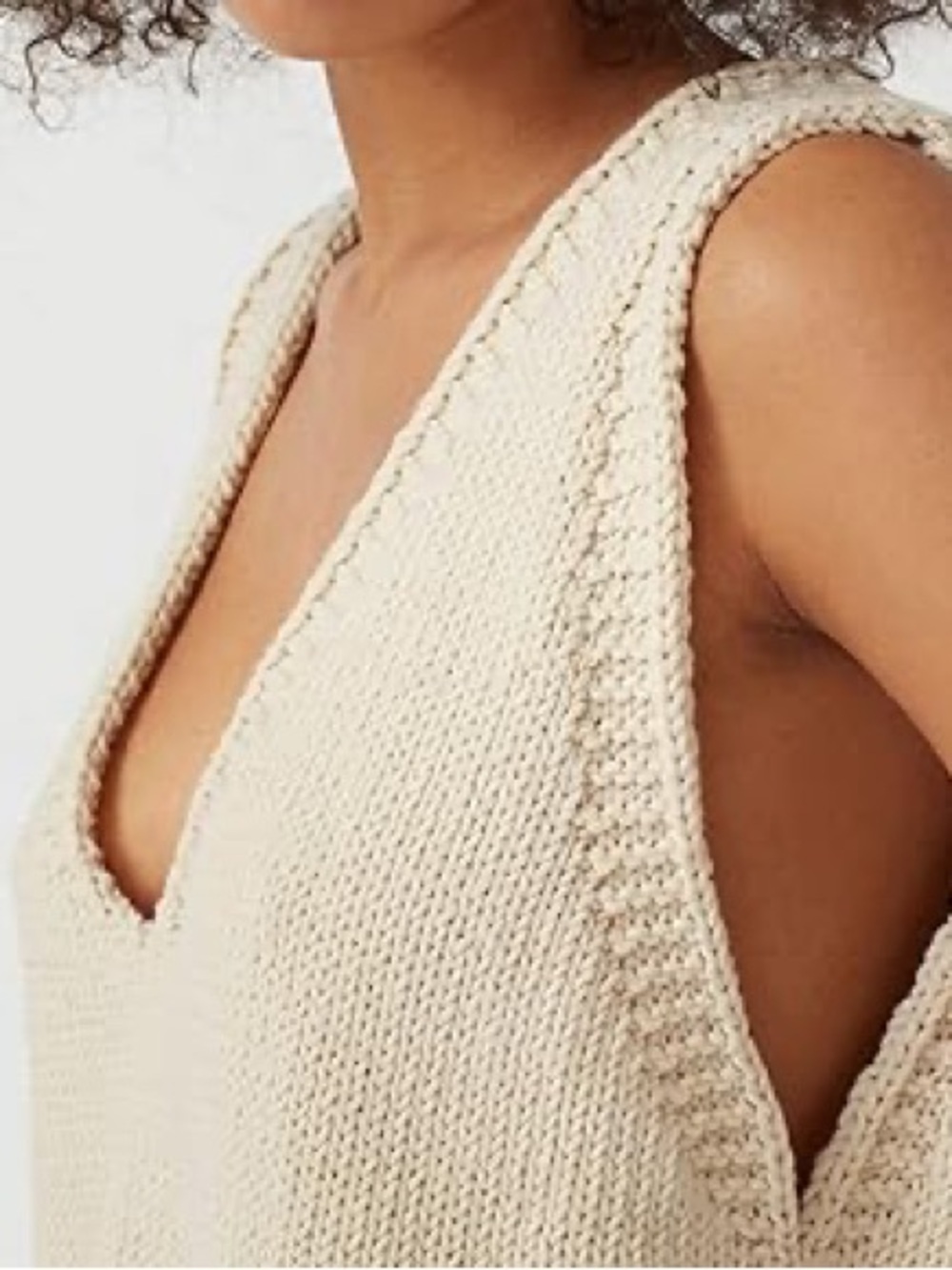 UO Silence + Noise Ivory Chunky Knit Cropped V-Neck Vest Tank Size XS